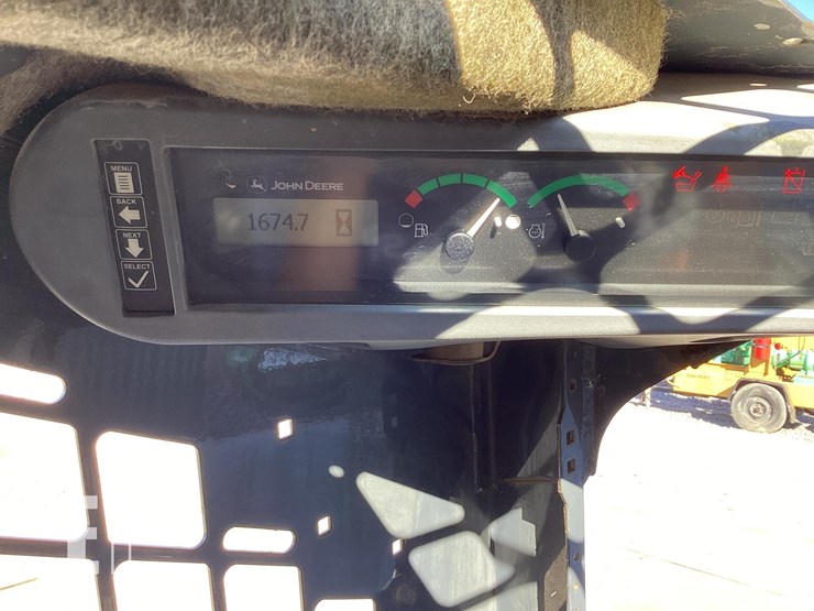 2012-deere-320d-image-28