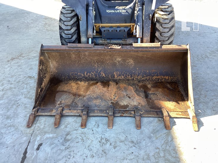2012-deere-320d-image-19