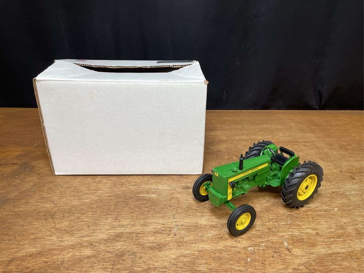 john-deere-320-image-1