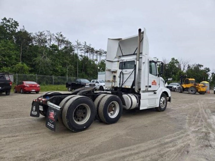 2012-volvo-d13-t/a-hiway-tractor---day-cab-4v4nc9e-image-5