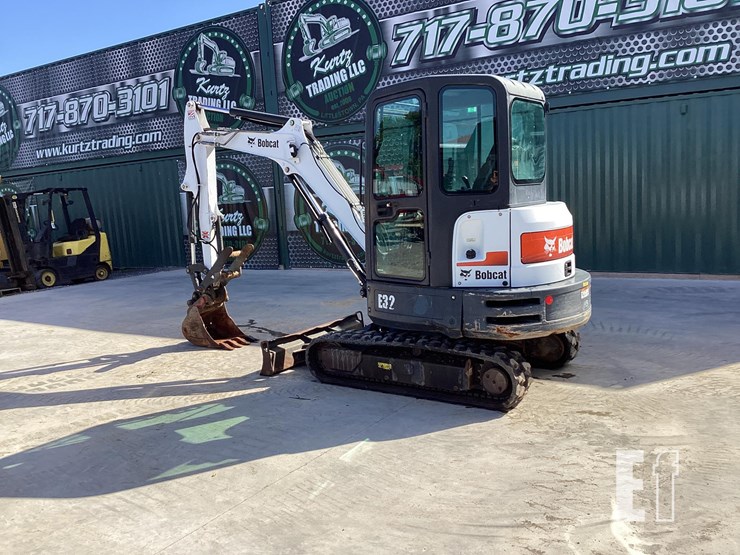 2015-bobcat-e32-image-3