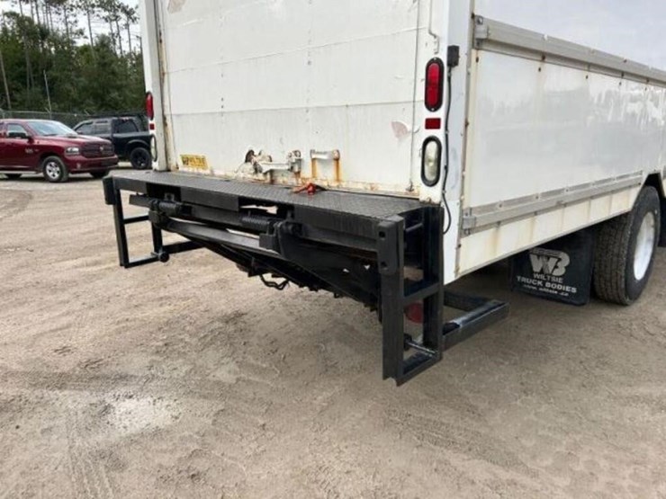2013-ford-f750-xl-image-23