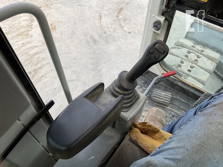 2019-takeuchi-tb2150-image-17