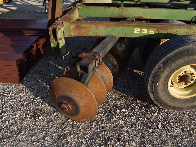 john-deere-235-image-4