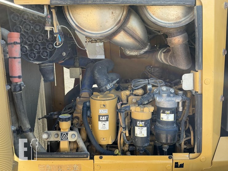 2016-caterpillar-d6k2-xl-image-13