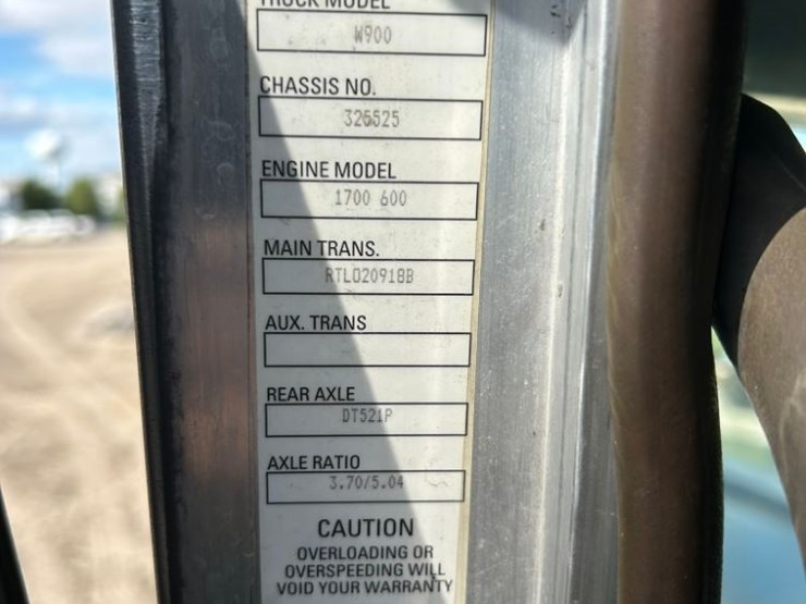 2012-kenworth-w900-image-34