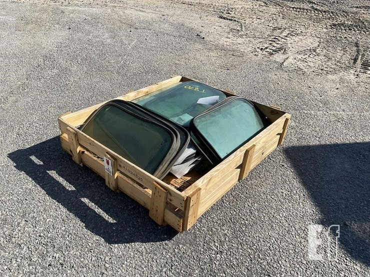 pallet-of-bobcat-m-series-rear-glass-image-3