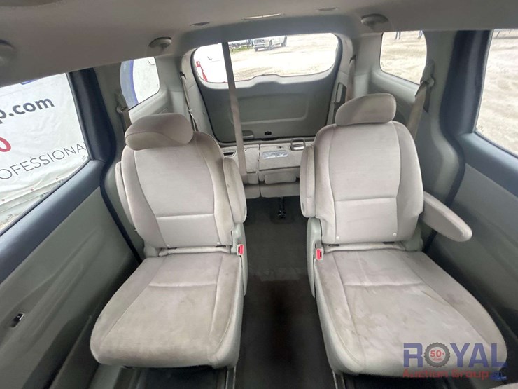 2015-kia-sedona-image-21