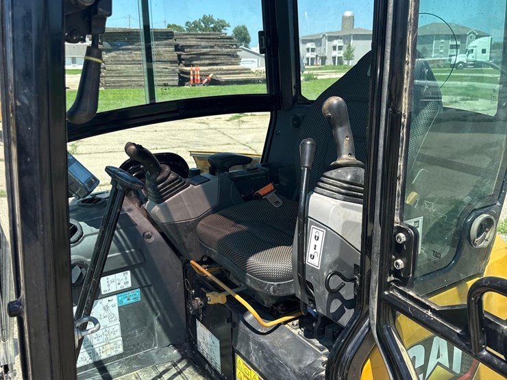 2022-caterpillar-303.5-image-17
