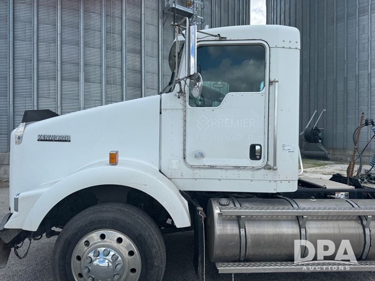 2011-kenworth-t800-image-7
