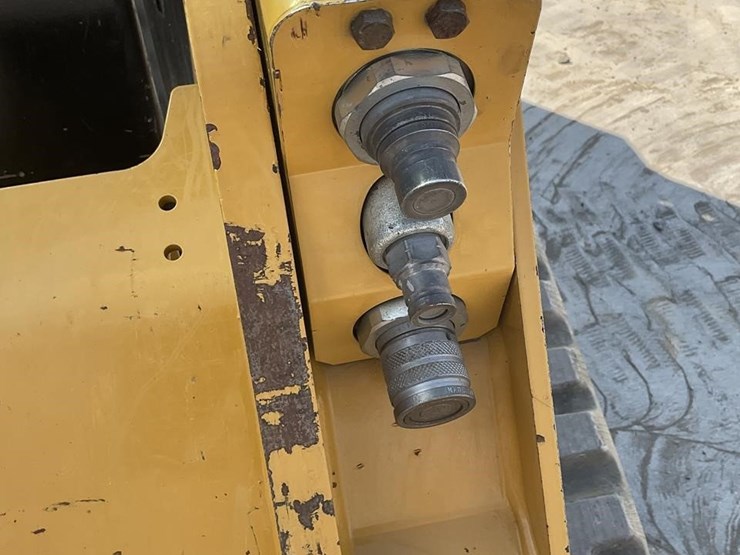 2016-caterpillar-259d-image-13