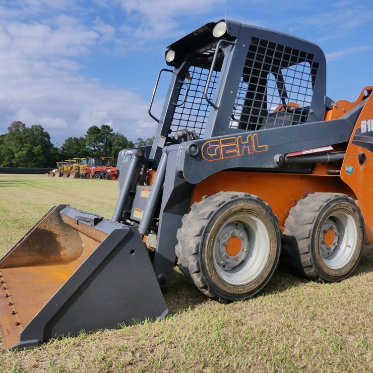 2018 GEHL R105