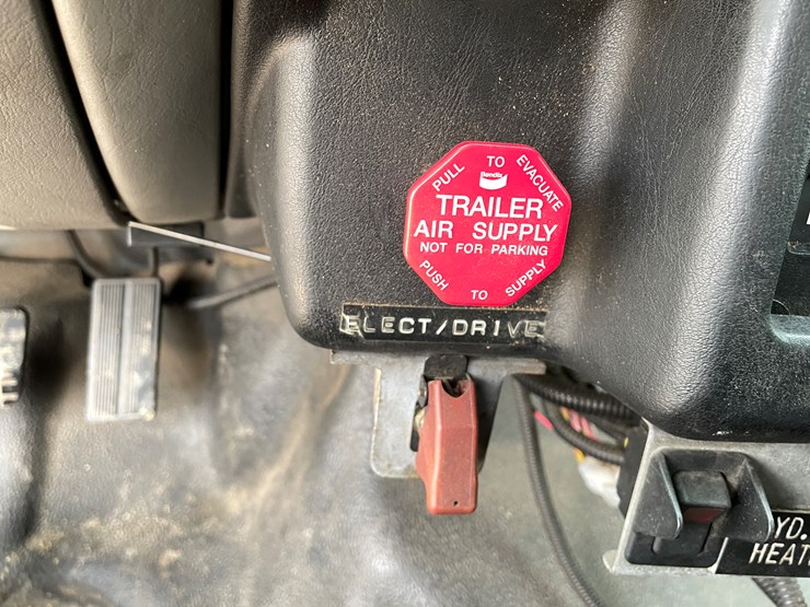 2001-ford-f750-image-69