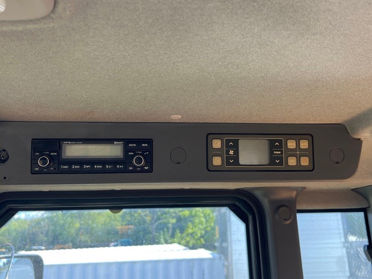 2015-hyundai-hl730-9a-image-15