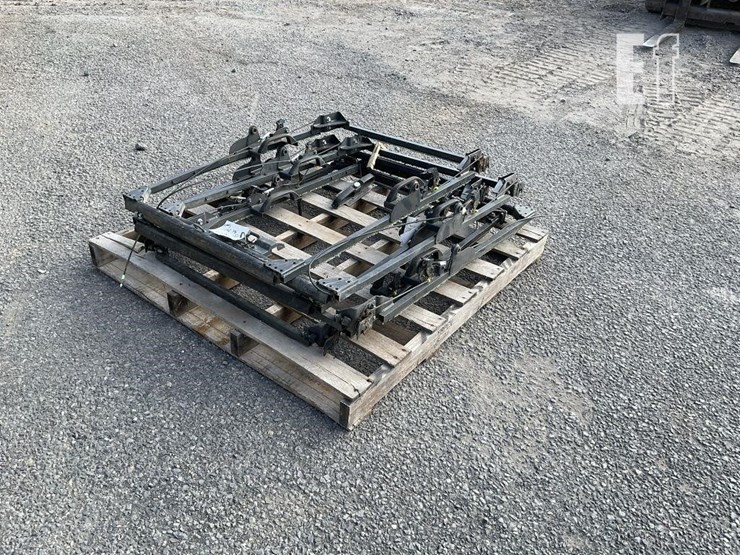 pallet-of-(5)-kubota-svl-door-frames-image-3