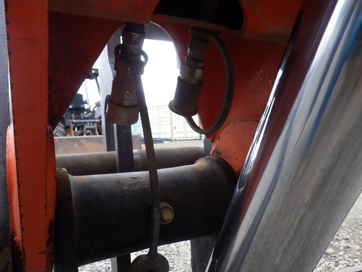2014-jlg-8042-image-12