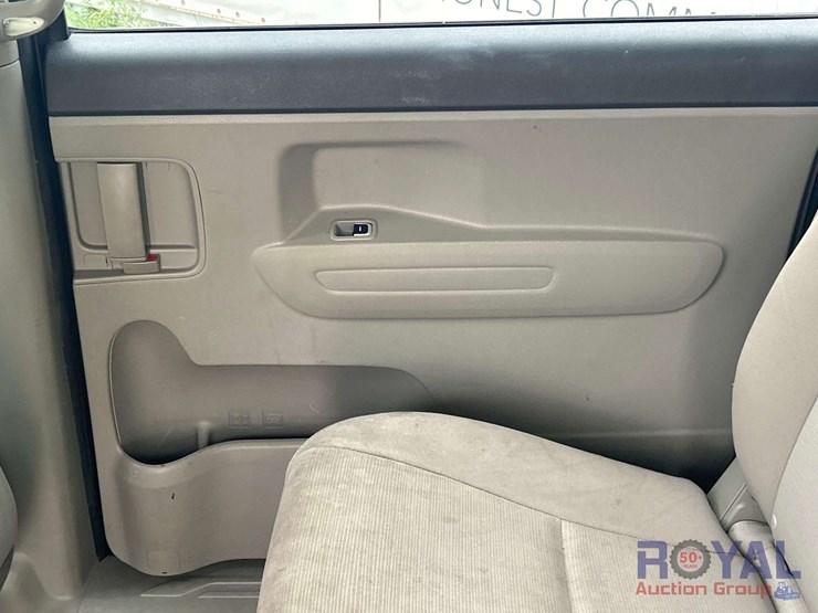 2015-kia-sedona-image-19