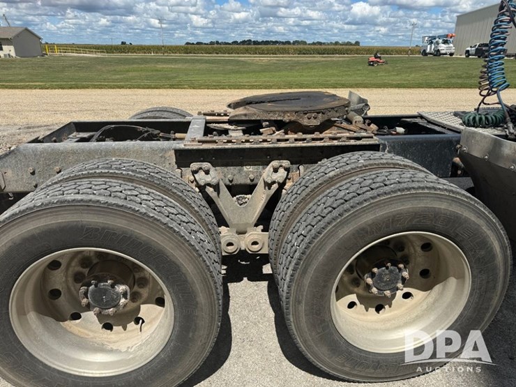 2011-kenworth-t800-image-6