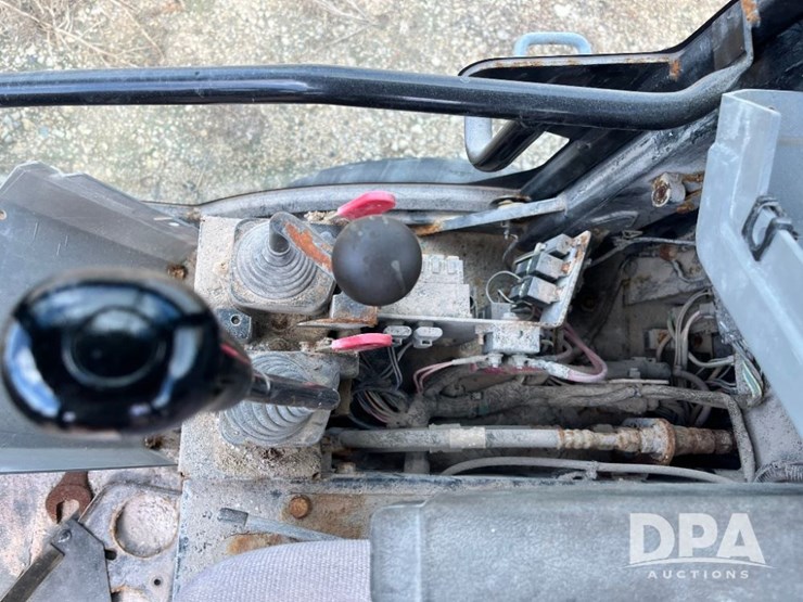 2015-caterpillar-903c-image-44