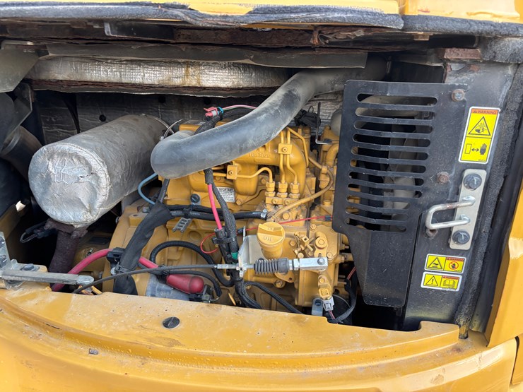 caterpillar-303-image-15