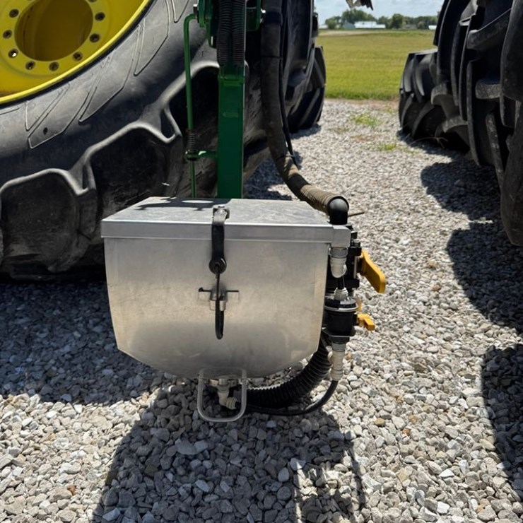 JOHN DEERE R4038