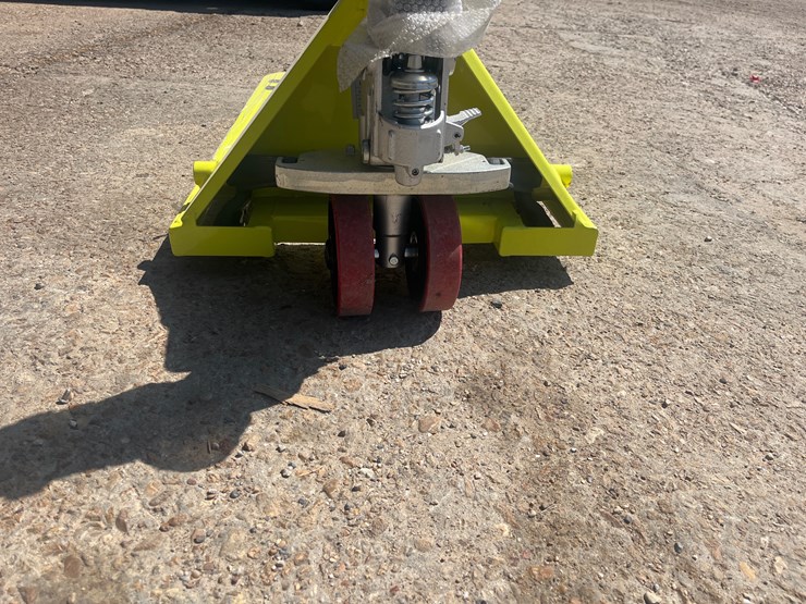 #2040-•-5500lb-pallet-jack-appears-unused-image-2