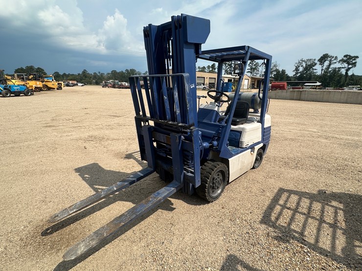 #2077-•-komatsu-fg305t11,-forklift-image-3