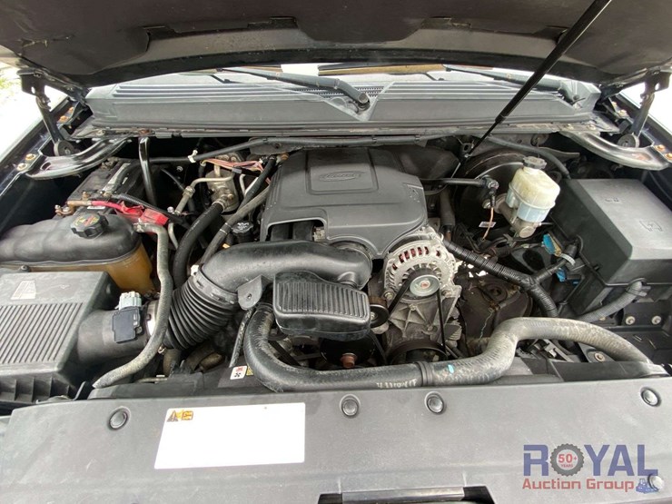 2011-chevrolet-suburban-image-7