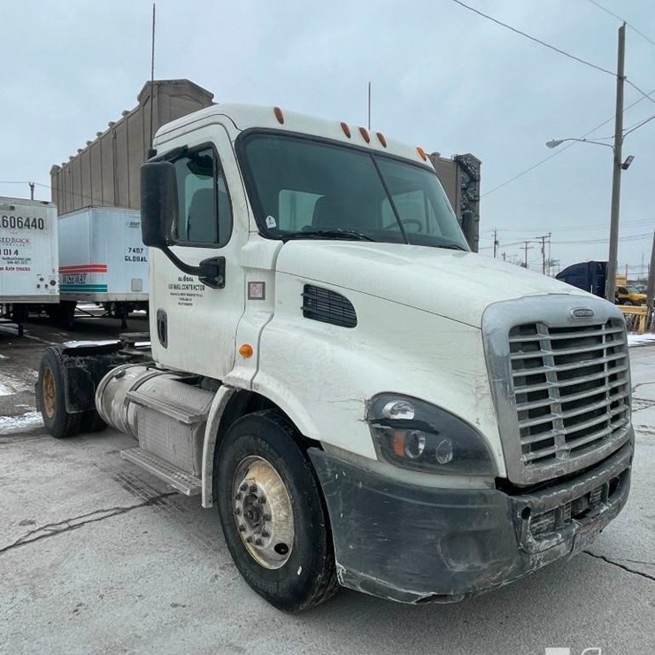 2014 FREIGHTLINER CASCADIA 113