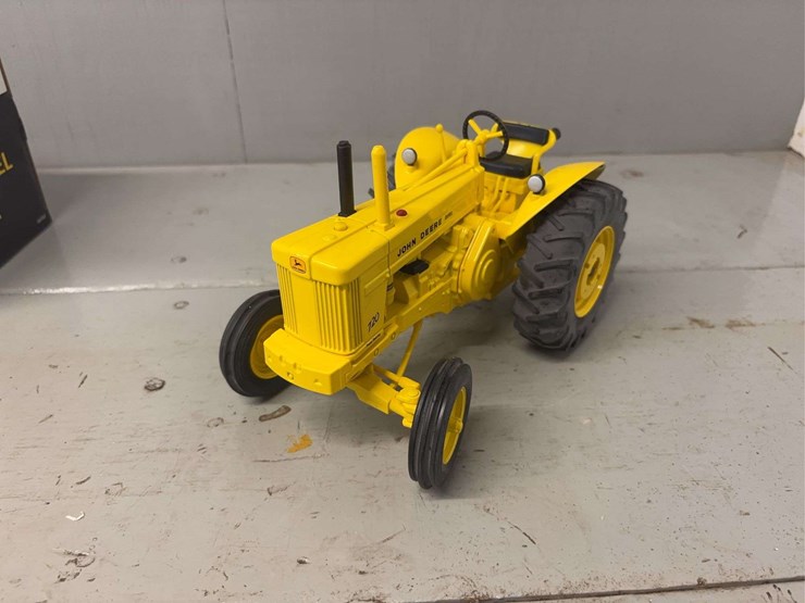 john-deere-720-image-19