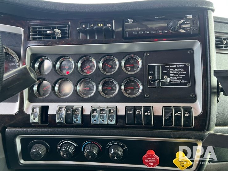 2012-kenworth-w900-image-29
