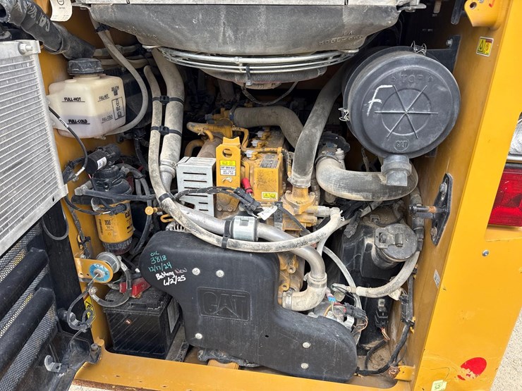 2020-caterpillar-246d3-image-11