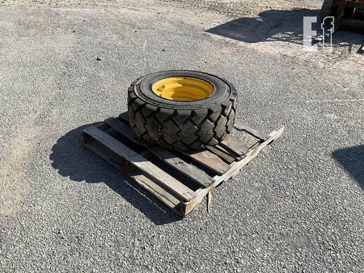 (1)-new-holland-12x16.5-wheel-&-tire-image-3