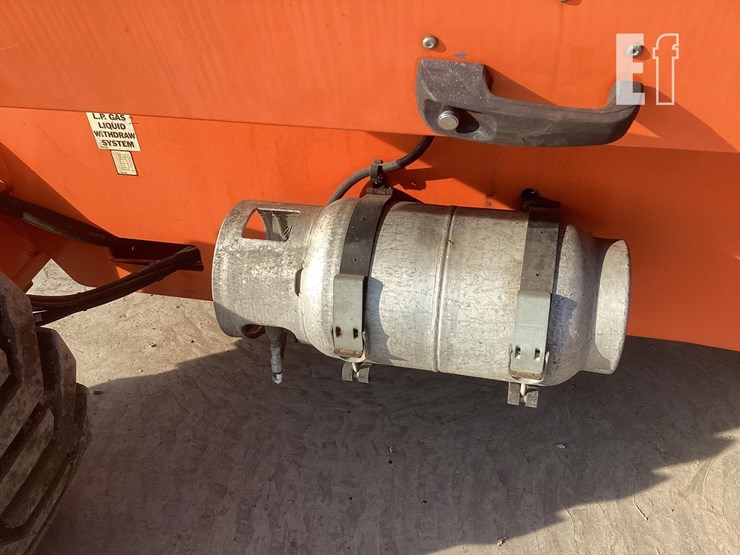 2015-jlg-740aj-image-12