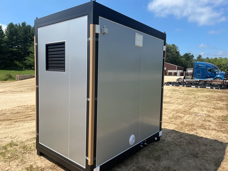 #2429-•-kj-new-portable-restroom-image-4