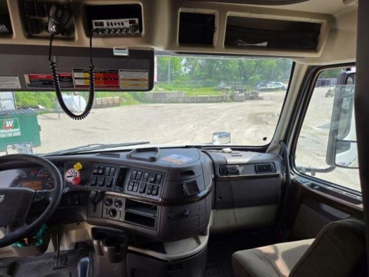2015-volvo-vnl-t/a-hiway-tractor---sleeper-4v4nc9e-image-33