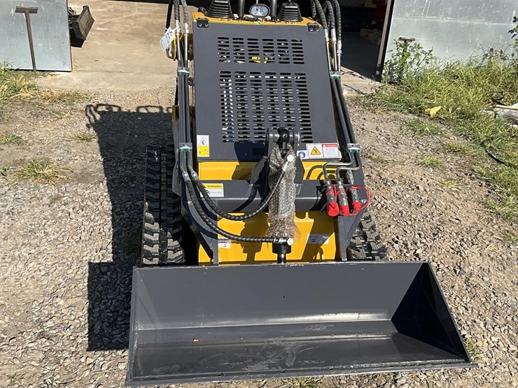 landhero-ldh-s460-mini-skid-steer-9024-image-2