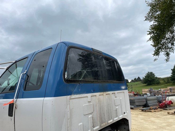 2001-ford-f750-image-23