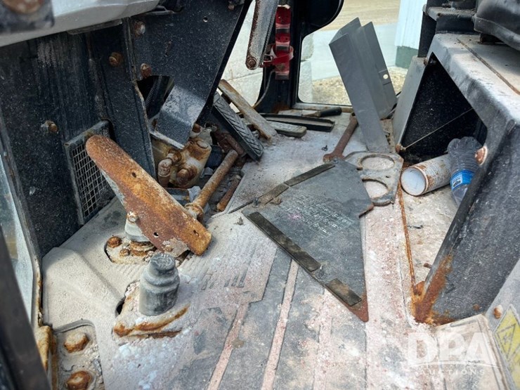2015-caterpillar-903c-image-36