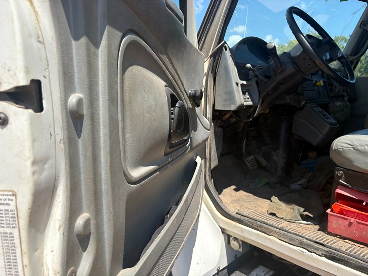2003-international-durastar-4300-image-54