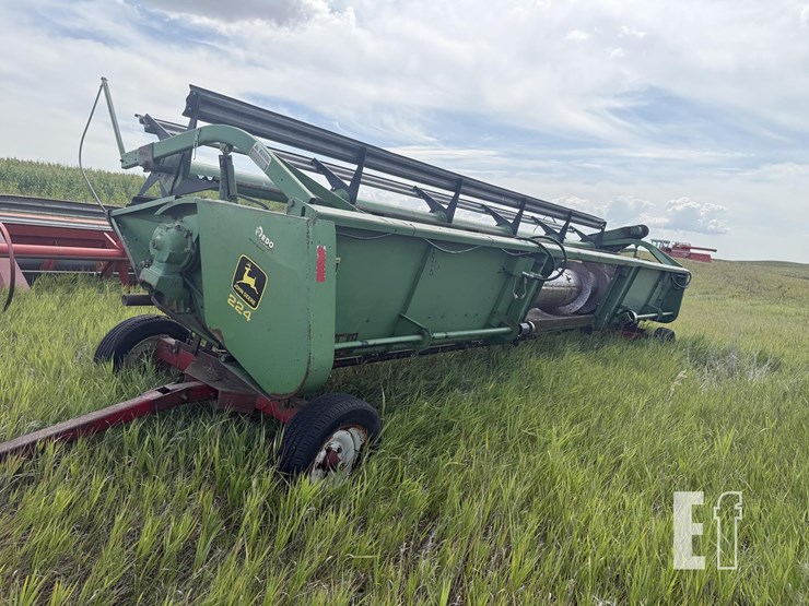 john-deere-224-image-3