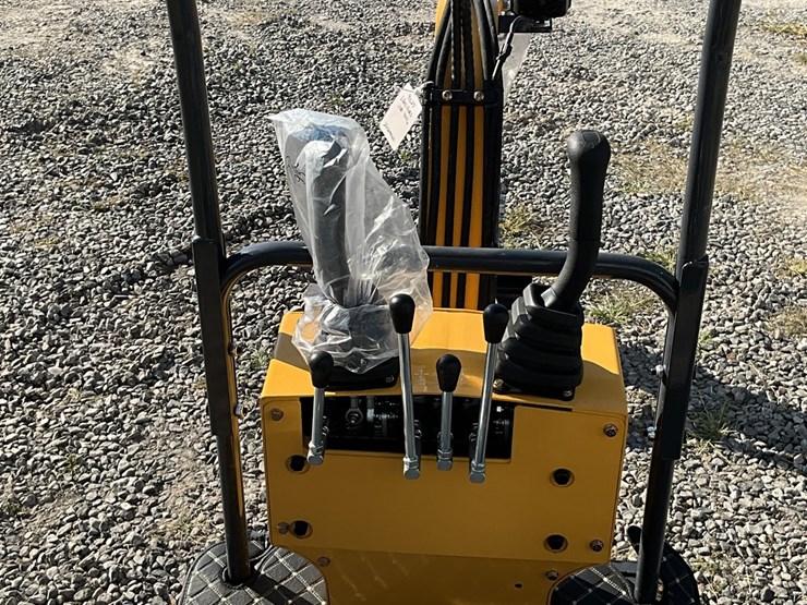 landhero-ldh-kn16-mini-excavator-9025-image-7