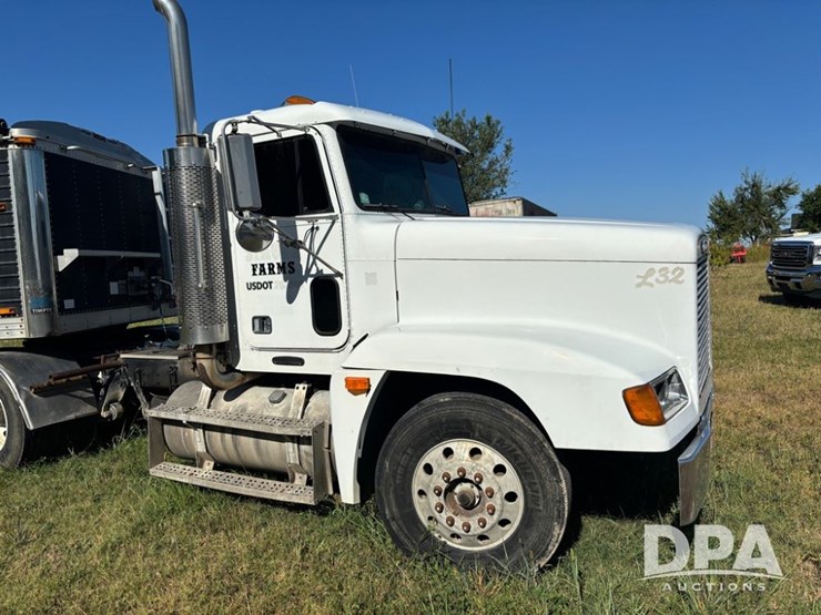 1997-freightliner-fld120-image-14