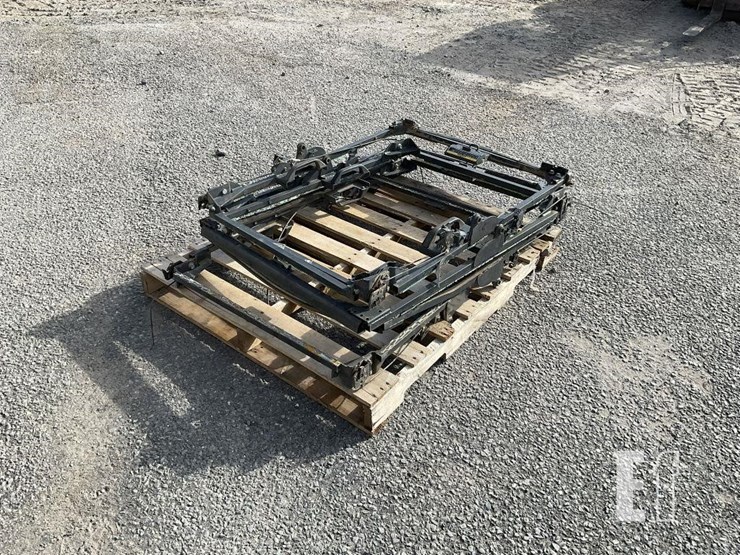pallet-of-(5)-kubota-svl-door-frames-image-3