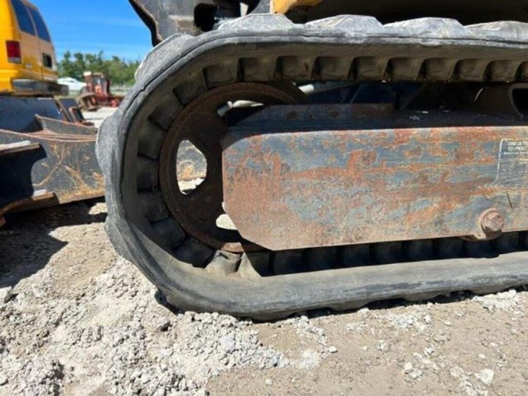 2015-deere-17g-image-33