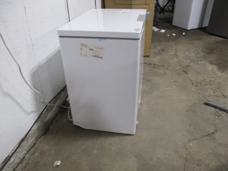 #5218-•-midea-deep-freezer-7.0-cu-ft-image-2
