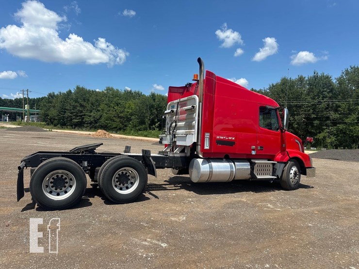 2013-volvo-vnl64t630-image-5