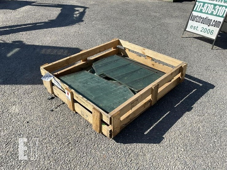 pallet-of-bobcat-g-series-side-glass-image-1
