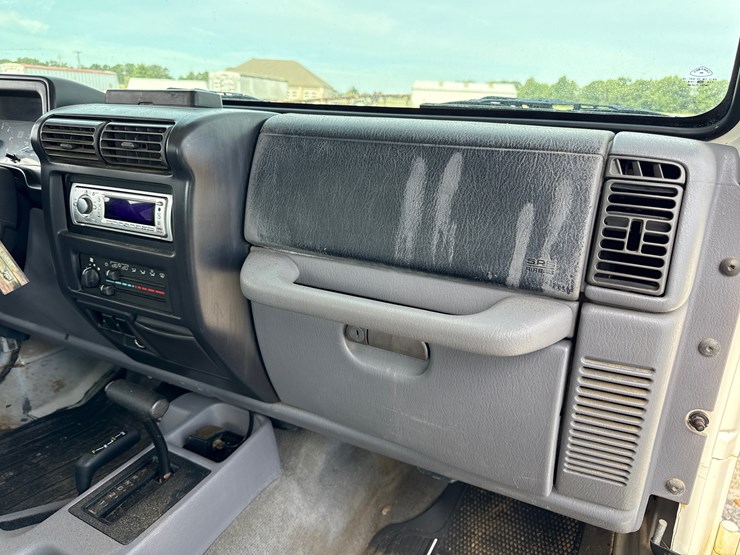 1997-jeep-wrangler-image-30