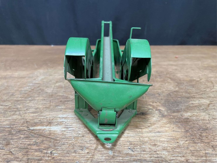 john-deere-16-image-4